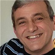 Erfahrener Englischlehrer, der vier 
 Sprachen spricht